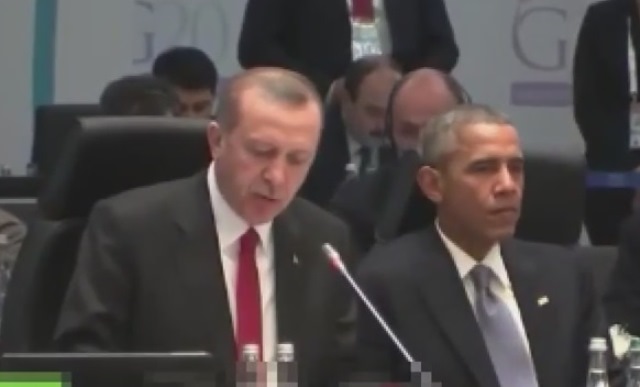 Ərdoğan danışarkən Obama saqqız çeynədi - VİDEO